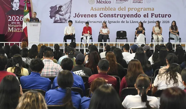 Sheinbaum resalta programa para jóvenes y entregas de obras contra inundaciones en Veracruz