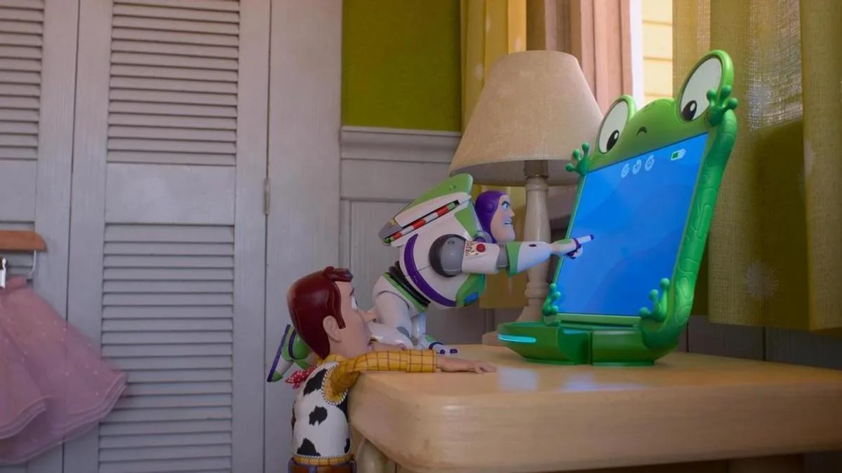 Toy Story 5 explora la soledad de los juguetes y da protagonismo a las niñas en un mundo tecnológico