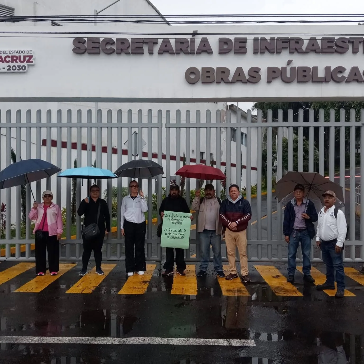Trabajadores del SEPEV bloquean sede de SIOP para exigir cumplimiento de laudos laborales