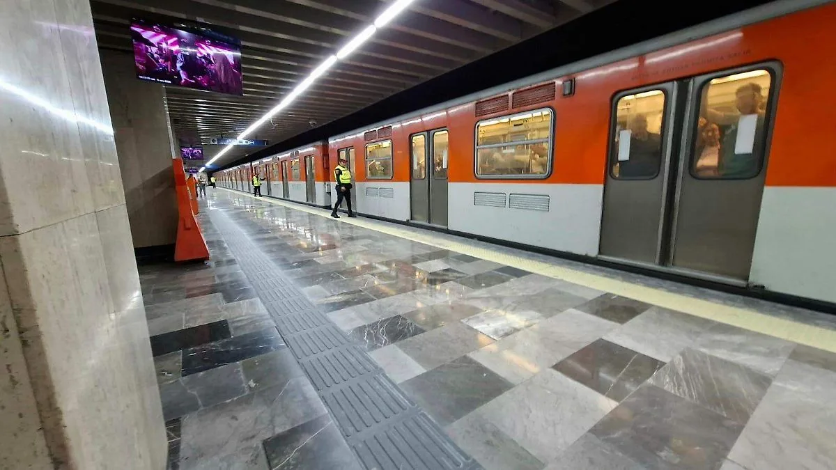 Tren de la Línea 2 del Metro retoma ruta completa, pero tres estaciones permanecen cerradas