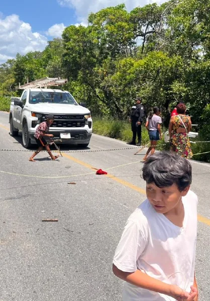 Vecinos de Progreso bloquean calles por apagón prolongado en La Caleta