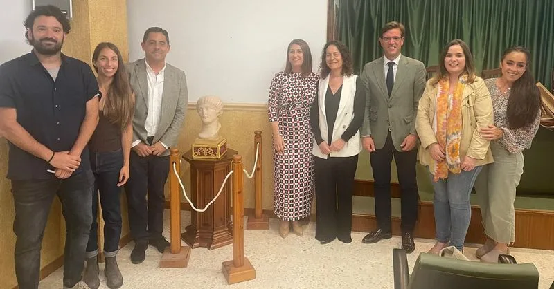 Villalba del Alcor revive la historia romana con la réplica del busto de Agripina la Menor