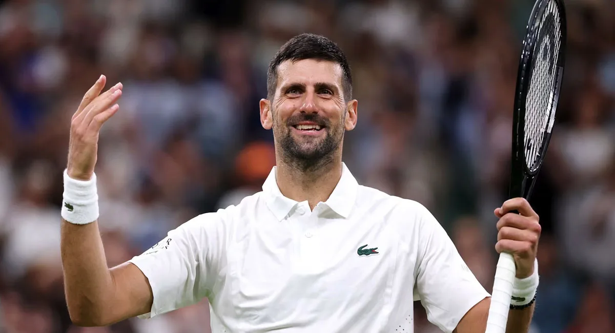 Djokovic avanza sólido a tercera ronda de Wimbledon tras vencer a Tsitsipas