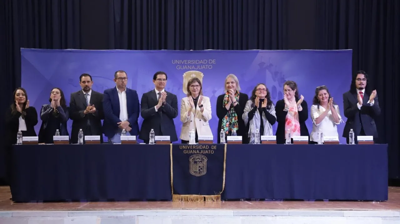 Egresan 186 profesionales en Ciencias Sociales y Humanidades de la Universidad de Guanajuato