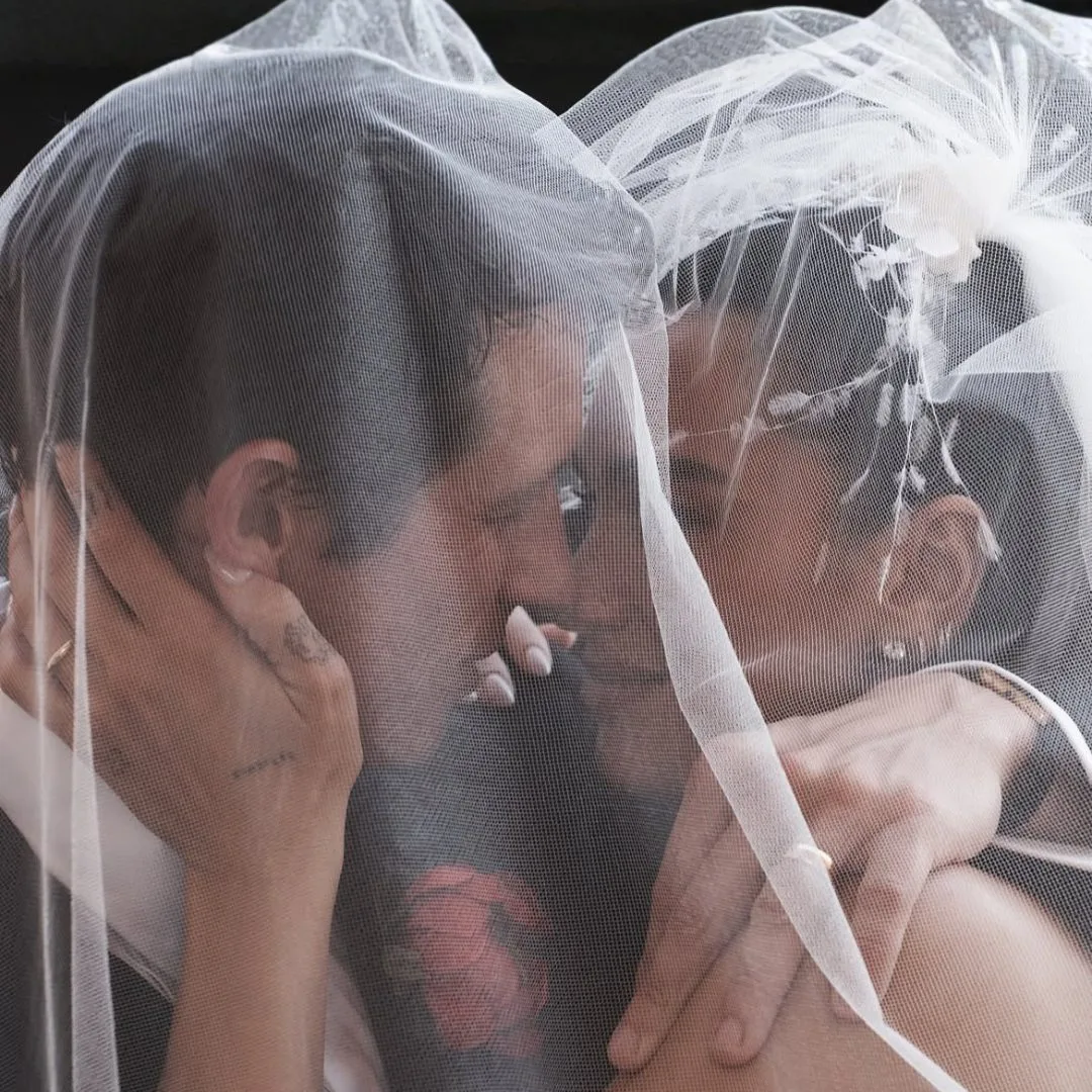 El fenómeno del “wedding aesthetic” domina la cultura pop en 2026