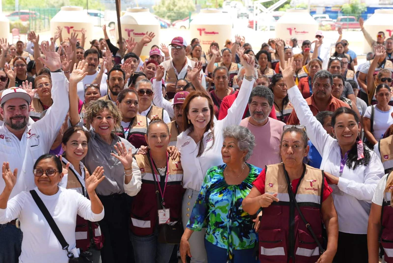Entregan 100 tinacos a familias vulnerables en Nuevo Laredo para mejorar acceso al agua