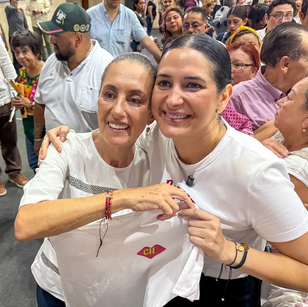 Entregan escrituras que garantizan patrimonio a familias de la colonia Colosio
