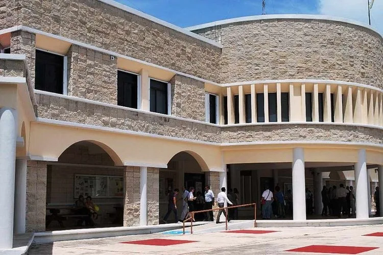 Estudiantes de la Uqroo rechazan cobro obligatorio de 500 pesos sin consulta previa