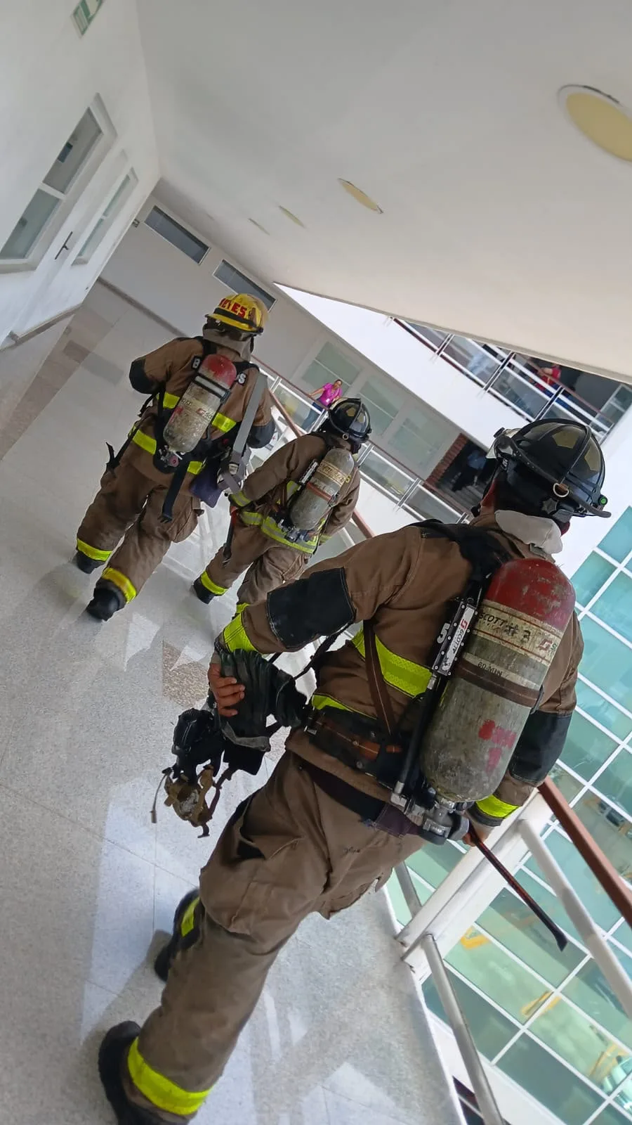 Evacúan oficinas del SAT en Cancún por conato de incendio en tablero eléctrico