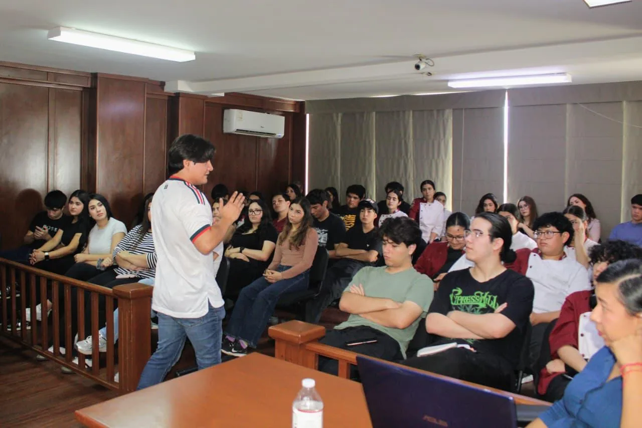 Gobierno de Sonora fortalece educación financiera para jóvenes en universidades