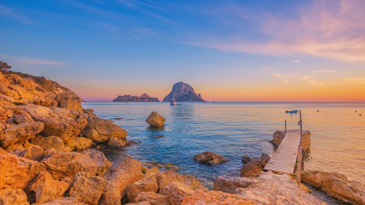 Los atardeceres más emblemáticos de Ibiza para disfrutar la magia de la isla