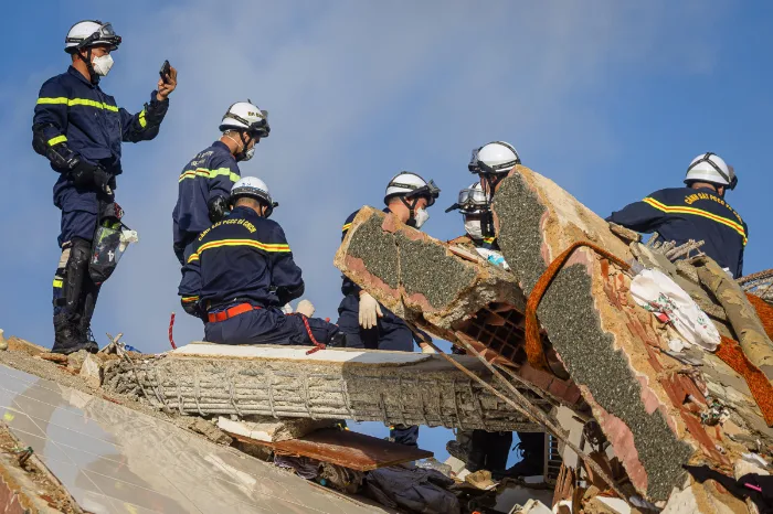 Más de 2,200 muertos y daños millonarios tras los terremotos en el norte de Venezuela