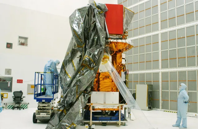 NASA lanza misión para rescatar telescopio Swift y evitar su desintegración