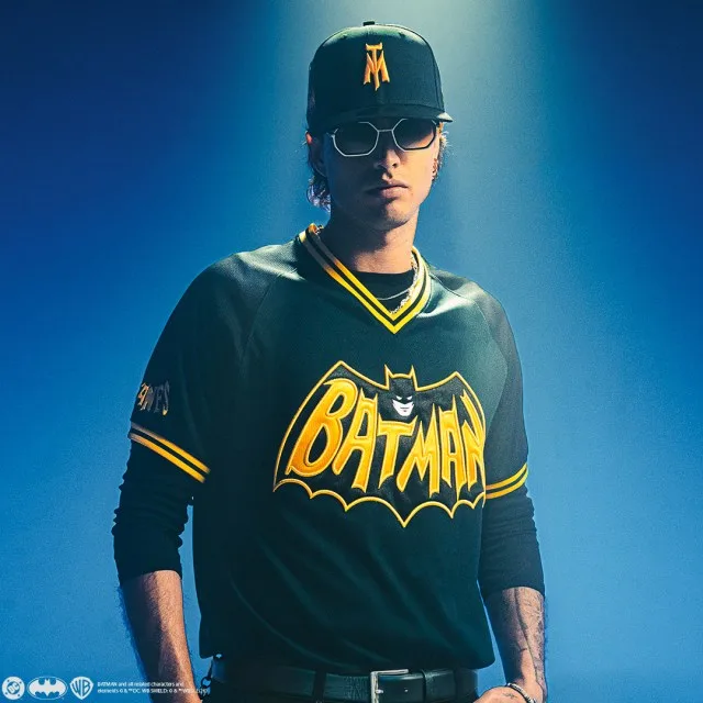New Era fusiona el legado de Batman y los Sultanes de Monterrey en nueva colección retro