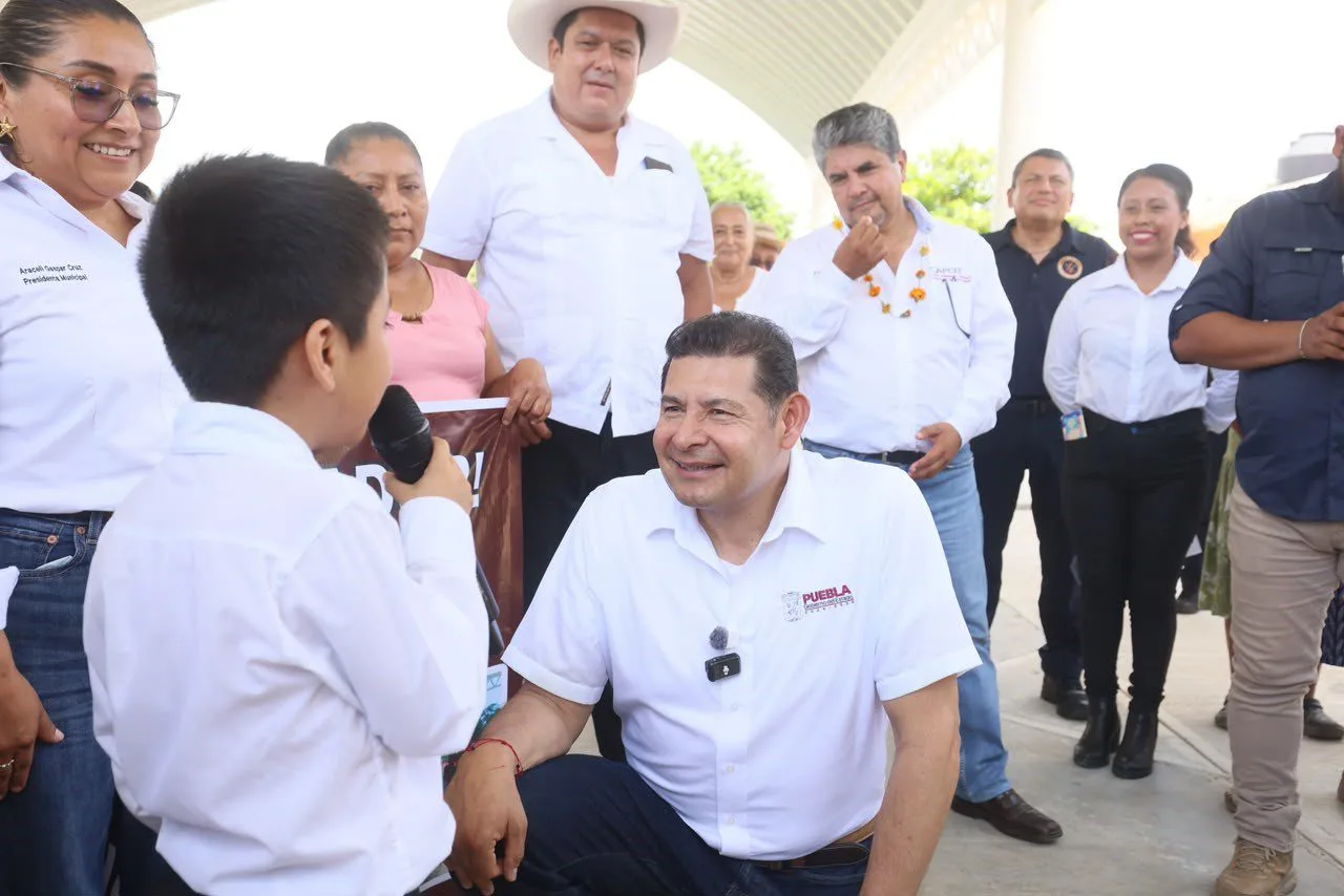 Recuperan escuelas en Pantepec tras daños por tormenta tropical con apoyo federal y estatal