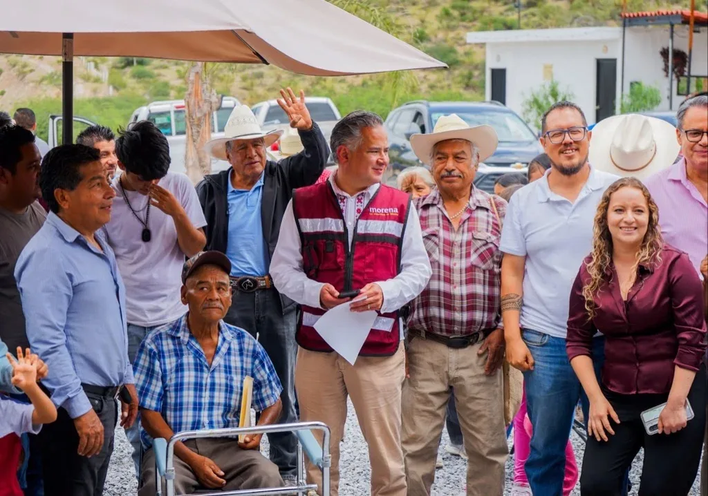 Santiago Nieto impulsa proyectos productivos y educación superior en Peñamiller