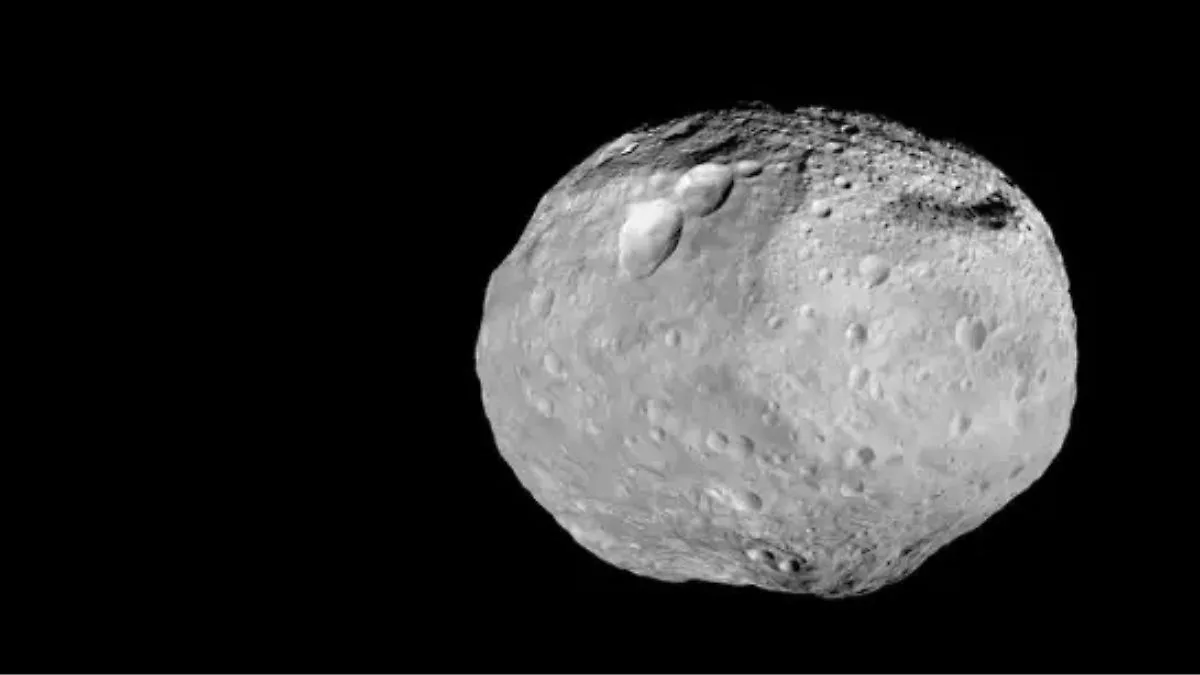 Vesta, el asteroide con una montaña que supera el doble del Everest en altura