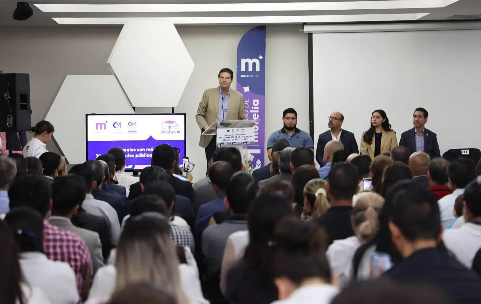 Alfonso Martínez amplía el acceso a la educación para jóvenes de Morelia